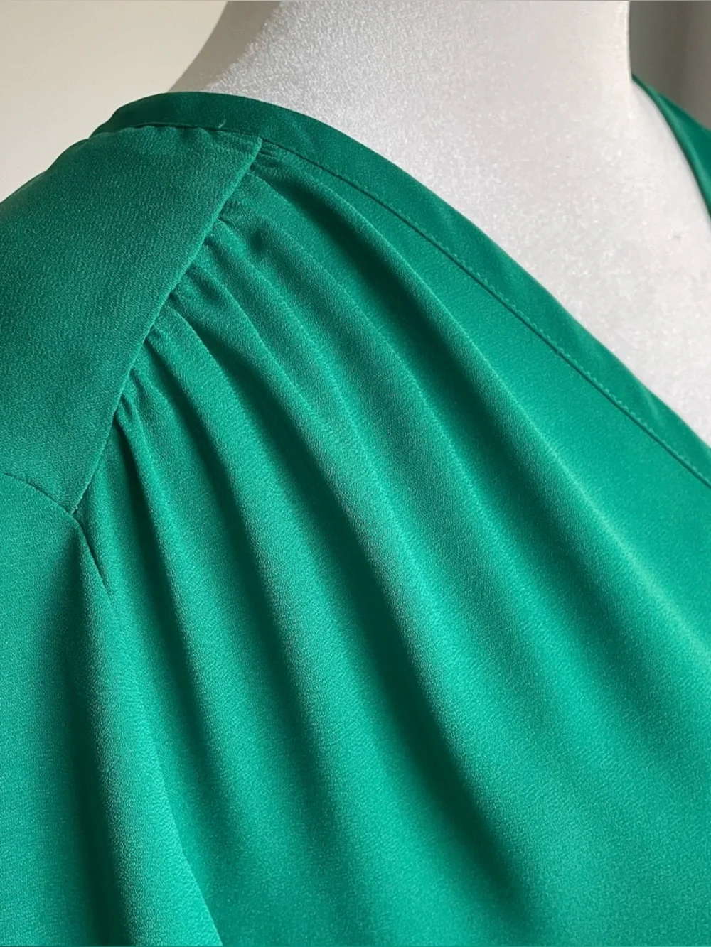 Pleione Emerald Green V-Neck Long Sleeve Blouse with Back Ruching size XL, NWOT - Picture 4 of 11
